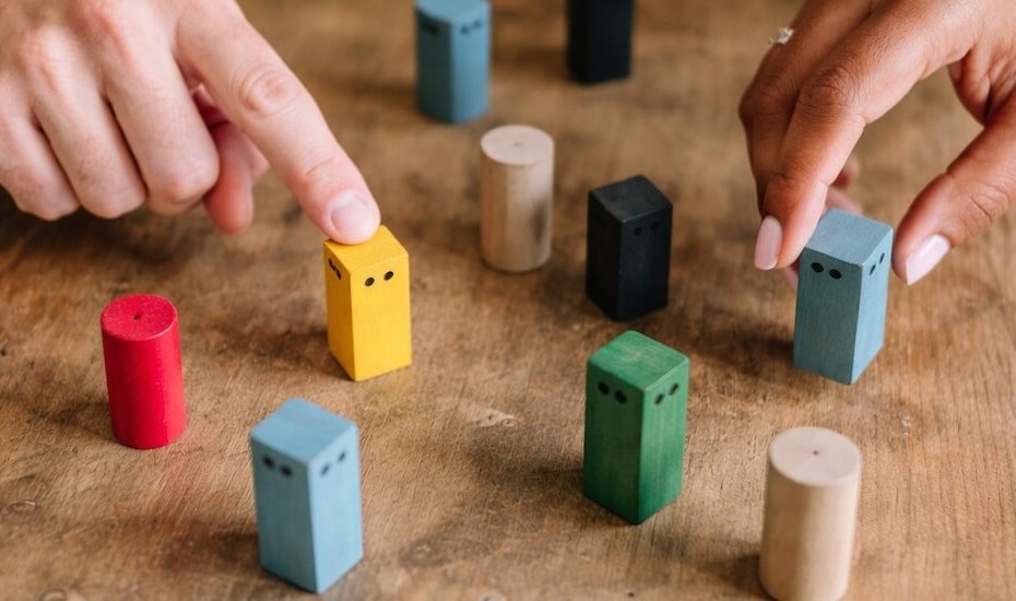 Aufstellungsarbeit mit Figuren nach Virginia Satir